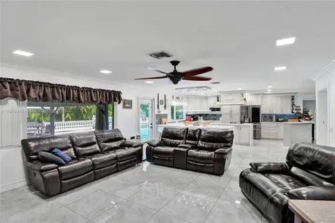 10831 SW 51st Court Davie FL 33328