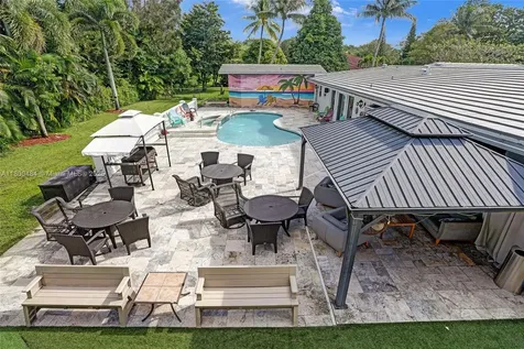 10831 SW 51st Court Davie FL 33328