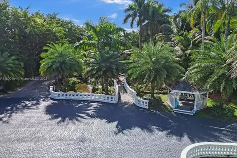 10831 SW 51st Court Davie FL 33328