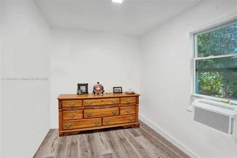10831 SW 51st Court Davie FL 33328