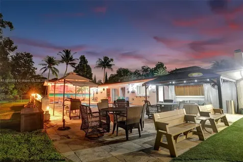10831 SW 51st Court Davie FL 33328