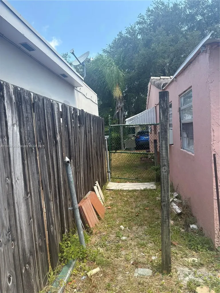 2530 Washington Street Hollywood FL 33020