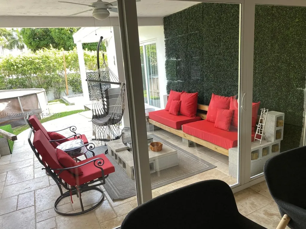 1103 Washington Street Hollywood FL 33019