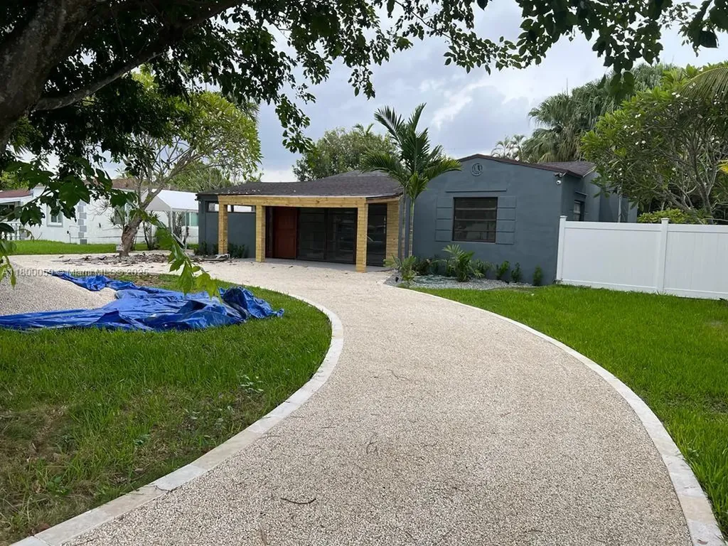 14825 Garden Drive Miami FL 33168