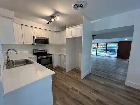 14825 Garden Drive Miami FL 33168