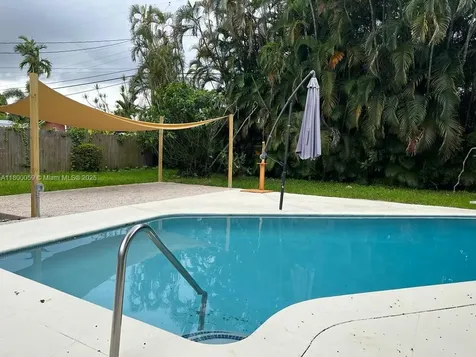 14825 Garden Drive Miami FL 33168