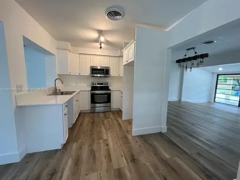 14825 Garden Drive Miami FL 33168