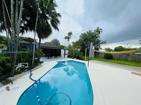 14825 Garden Drive Miami FL 33168