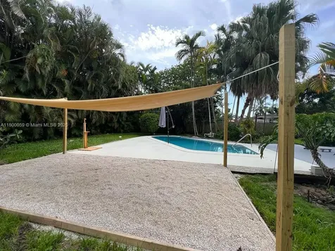 14825 Garden Drive Miami FL 33168