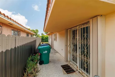 6723 SW 13th Terrace Miami FL 33144
