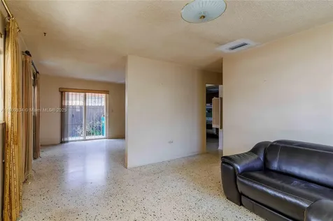 6723 SW 13th Terrace Miami FL 33144