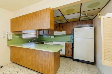 6723 SW 13th Terrace Miami FL 33144