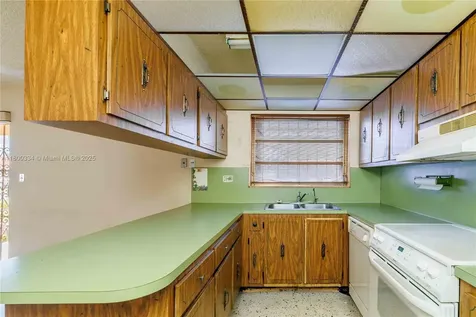 6723 SW 13th Terrace Miami FL 33144