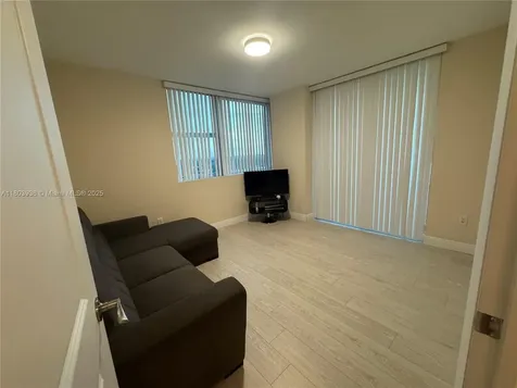 2641 N Flamingo Road Sunrise FL 33323