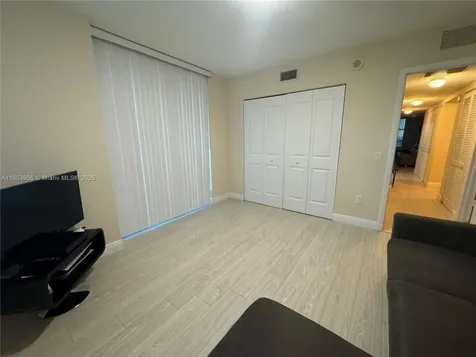 2641 N Flamingo Road Sunrise FL 33323