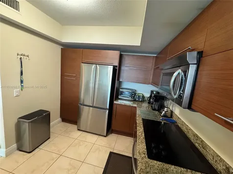 2641 N Flamingo Road Sunrise FL 33323