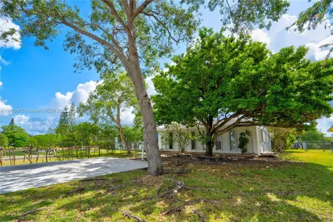 1913 SW 129th Court Miami FL 33175