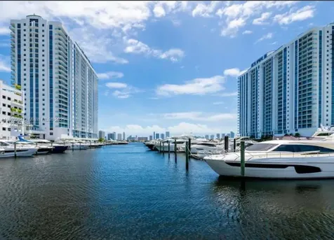 17211 Biscayne Boulevard #013 Miami FL 33160