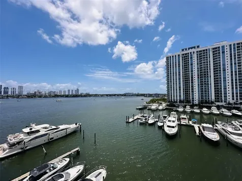 17211 Biscayne Boulevard #013 Miami FL 33160