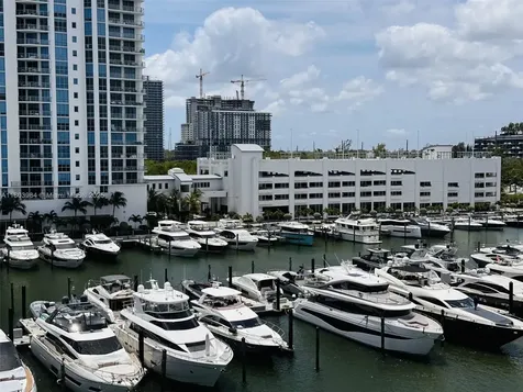 17211 Biscayne Boulevard #013 Miami FL 33160