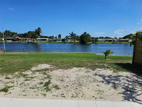 8240 NW 15th Street Pembroke Pines FL 33024