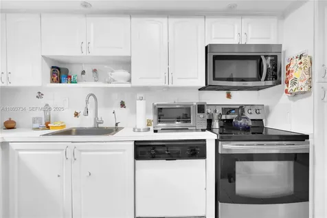 1400 Saint Charles Place Pembroke Pines FL 33026