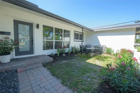 9450 Martinique Drive Cutler Bay FL 33189