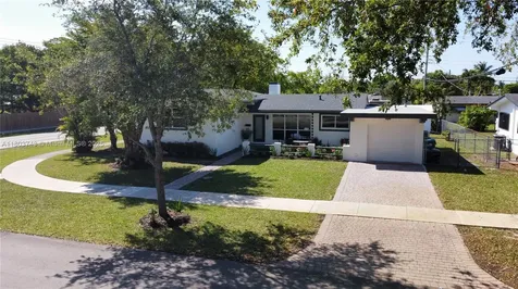 9450 Martinique Drive Cutler Bay FL 33189