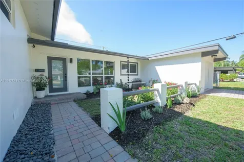 9450 Martinique Drive Cutler Bay FL 33189