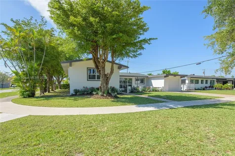 9450 Martinique Drive Cutler Bay FL 33189