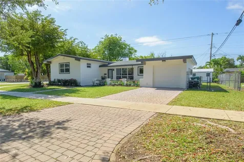 9450 Martinique Drive Cutler Bay FL 33189