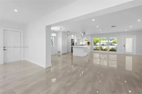 9450 Martinique Drive Cutler Bay FL 33189