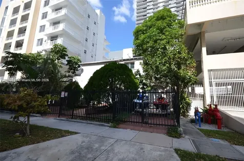 437 NE 30th Street Miami FL 33137
