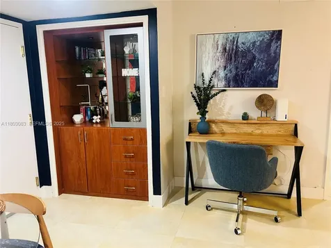 5225 Collins Avenue Miami Beach FL 33140