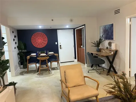 5225 Collins Avenue Miami Beach FL 33140