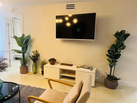5225 Collins Avenue Miami Beach FL 33140