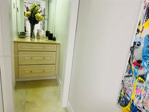 5225 Collins Avenue Miami Beach FL 33140