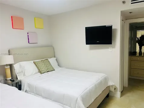 5225 Collins Avenue Miami Beach FL 33140