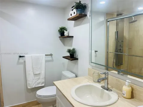 5225 Collins Avenue Miami Beach FL 33140