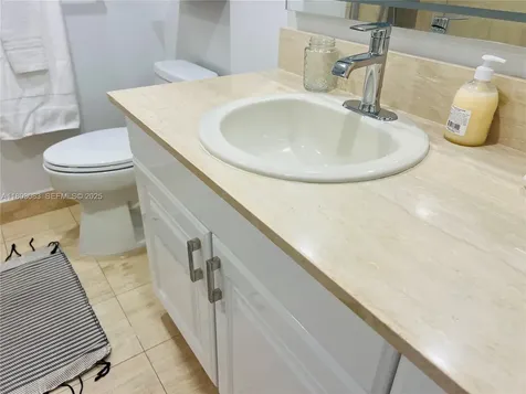 5225 Collins Avenue Miami Beach FL 33140