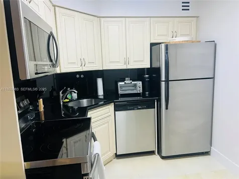 5225 Collins Avenue Miami Beach FL 33140