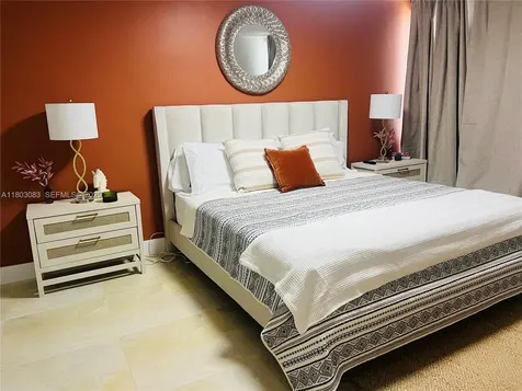 5225 Collins Avenue Miami Beach FL 33140