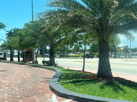 5225 Collins Avenue Miami Beach FL 33140