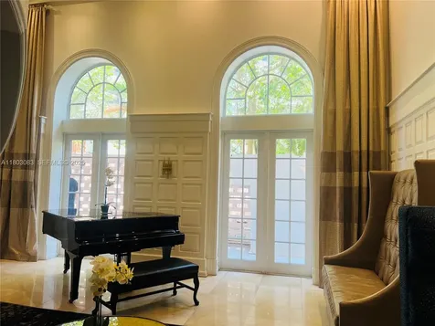 5225 Collins Avenue Miami Beach FL 33140