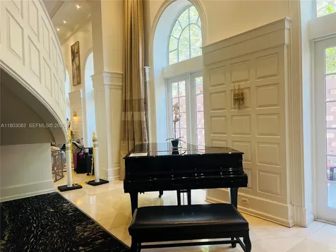 5225 Collins Avenue Miami Beach FL 33140