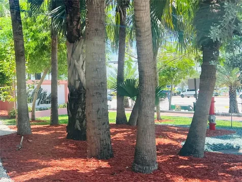 5225 Collins Avenue Miami Beach FL 33140
