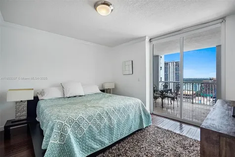 170 SE 14th Street Miami FL 33131