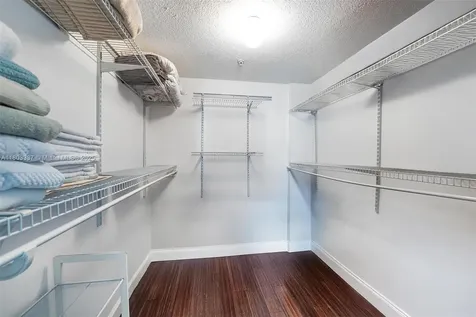 170 SE 14th Street Miami FL 33131