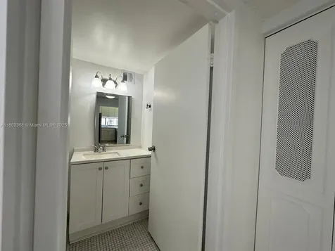 16919 N Bay Road Sunny Isles Beach FL 33160