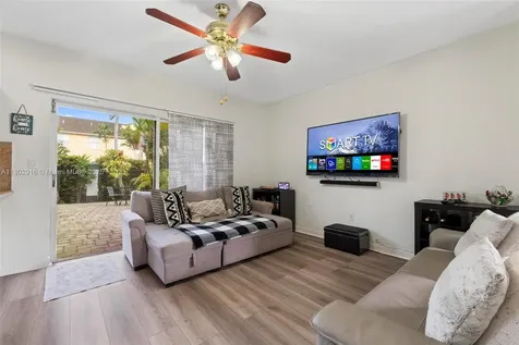 922 SW 148th Place Miami FL 33194